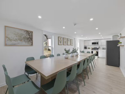 Spacious 10-Bedroom Retreat with 5 Living Rooms